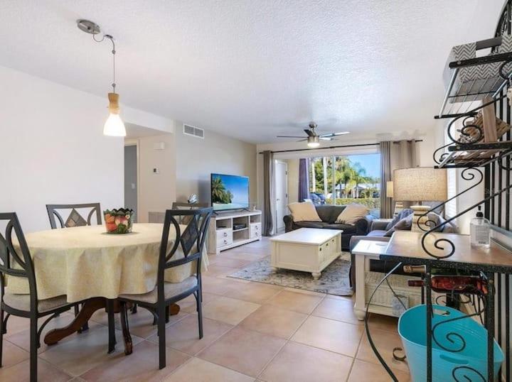2Bed/2Bath Condo Next To Siesta Key ~A Hidden Gem Sarasota Kültér fotó